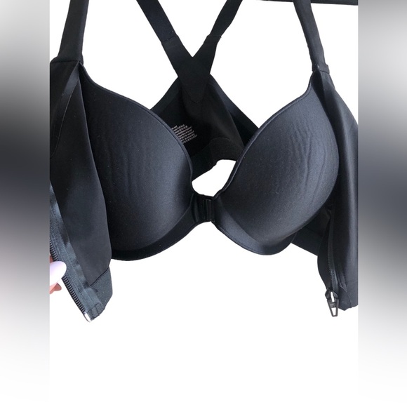 Victoria’s Secret Knockout front close sports bra - Picture 3 of 3